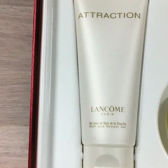 LANCÔME ATTRACTION GIFT SET. THE FRAGRANCE IS DISCONTINUED BUT STILL LOVED - Picture 2 of 10